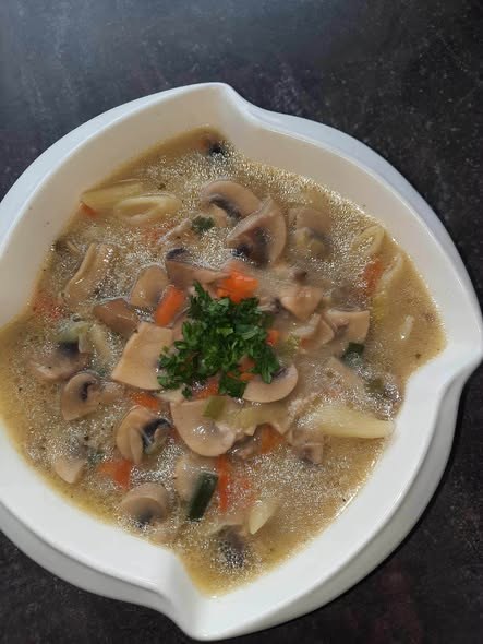 Zupa grzybowa z makaronem